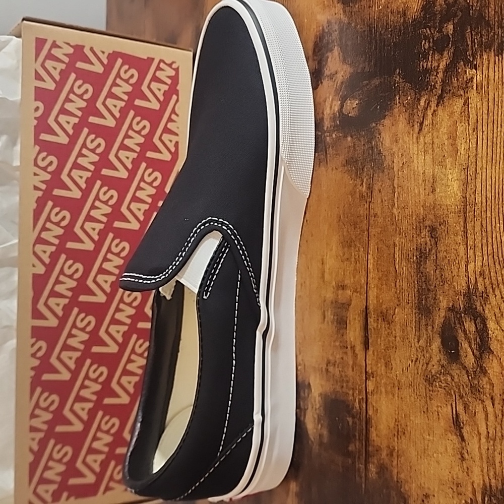 Vans Classic Slip-On Shoes - Black/White M8.5-W10 Embrace Legendary Comfort FP60 - Picture 5 of 10